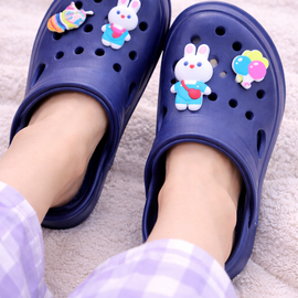 Chalas tipo Crocs de niño con Pines