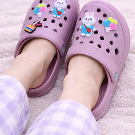 Chala tipo Crocs de Mujer con Pines