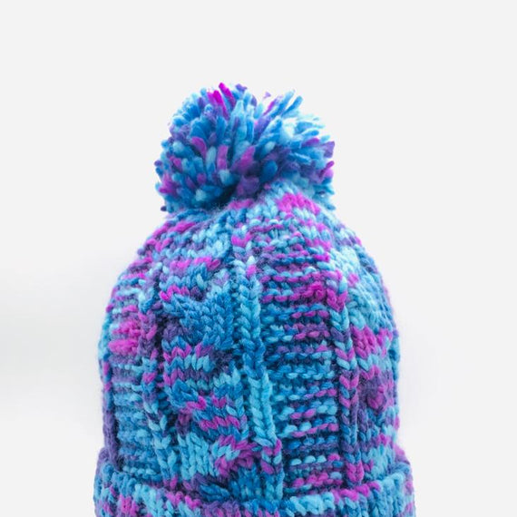 Gorro de lana jaspeado trenzado