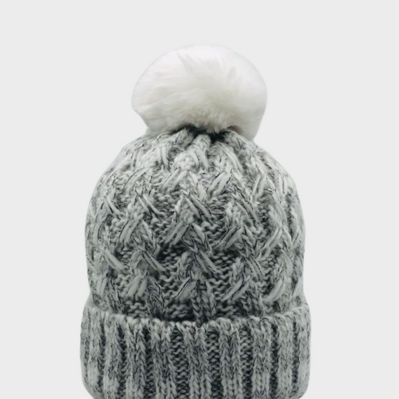 Gorro con pompon de piel jaspeado