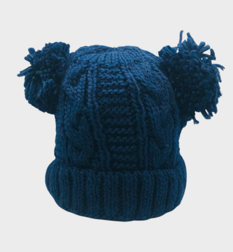 Gorro de lana dos pompones trenzado
